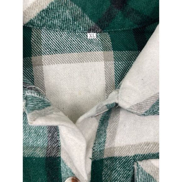Green and white Cropped flannel button up shirt - Picture 3 of 3